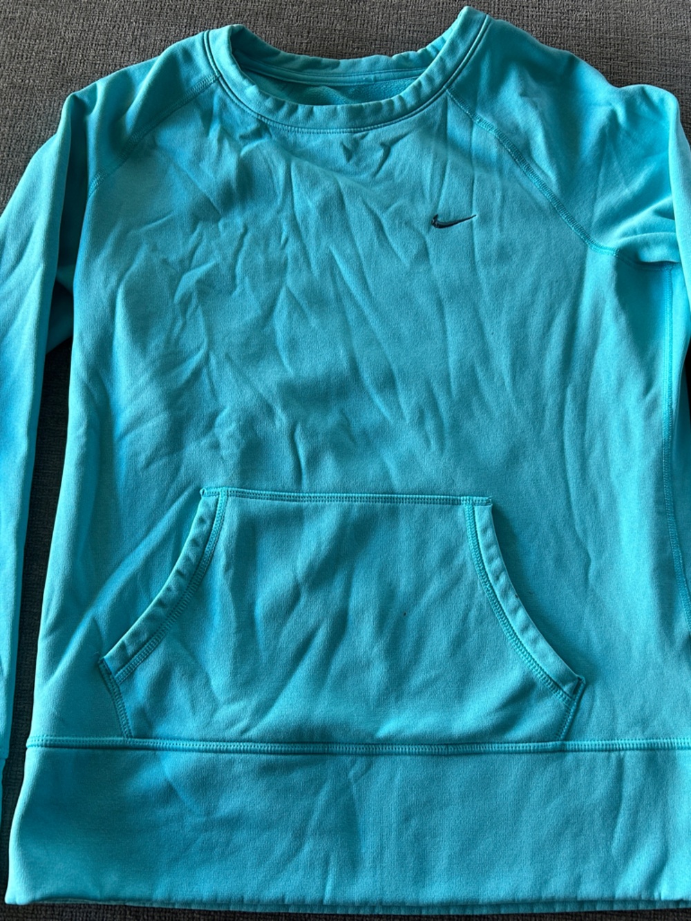 Nike woman’s Teal Crewneck Pullover Therma Fit Sweatshirt